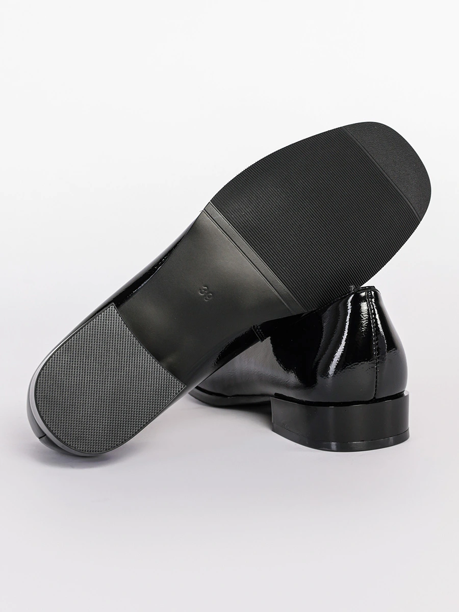 Туфли-лодочки лакированные черного цвета на венском каблуке